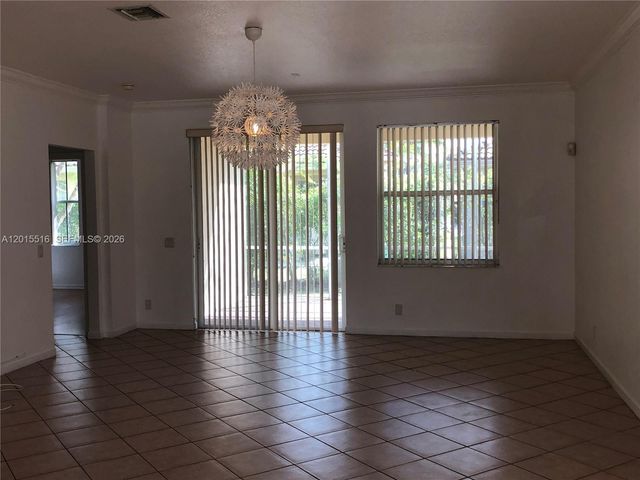 693 Live Oak Ln, Weston, FL 33327