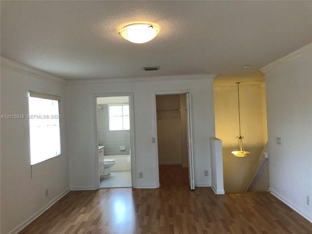 693 Live Oak Ln, Weston, FL 33327