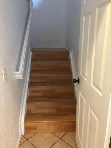 693 Live Oak Ln, Weston, FL 33327