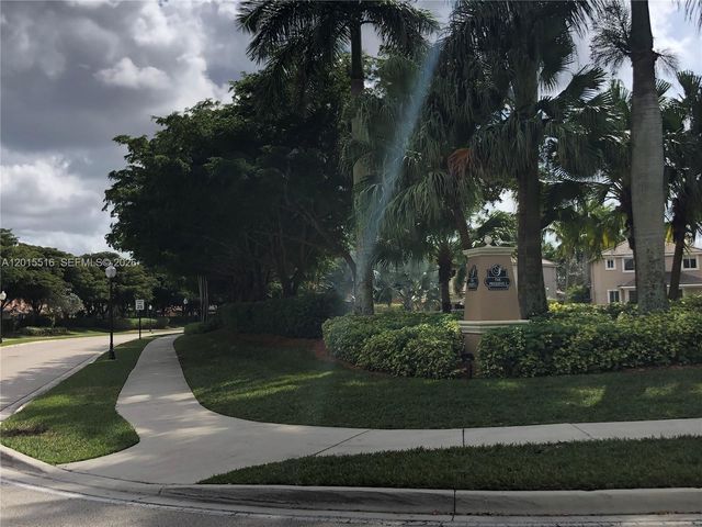 693 Live Oak Ln, Weston, FL 33327