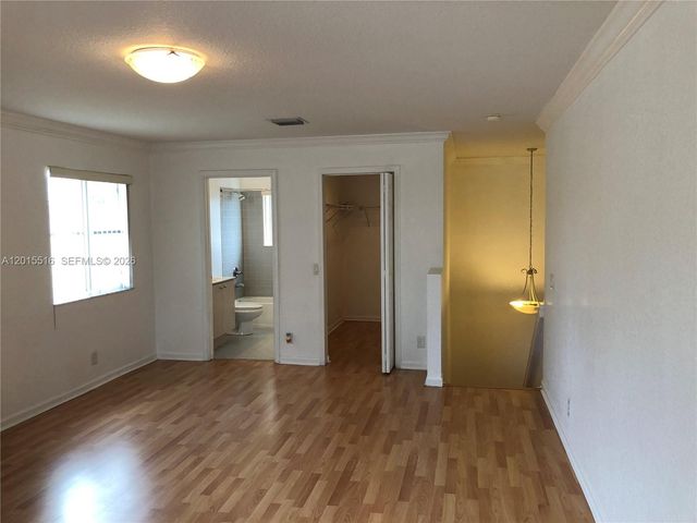 693 Live Oak Ln, Weston, FL 33327
