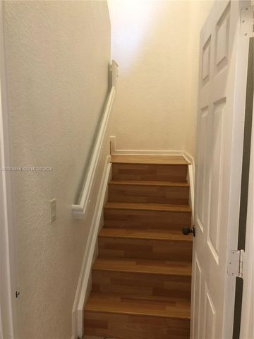 693 Live Oak Ln, Weston, FL 33327