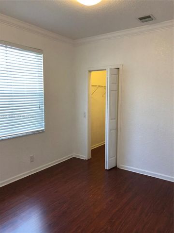 693 Live Oak Ln, Weston, FL 33327