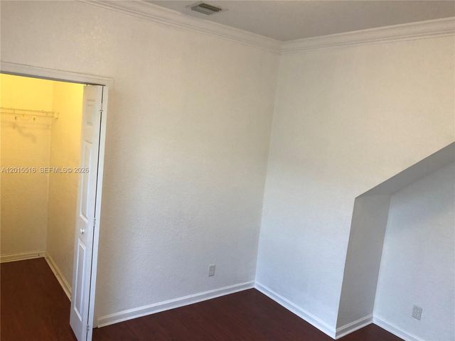 693 Live Oak Ln, Weston, FL 33327