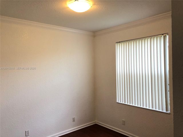 693 Live Oak Ln, Weston, FL 33327