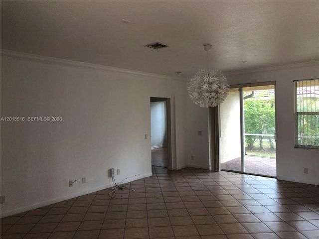 693 Live Oak Ln, Weston, FL 33327