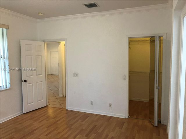 693 Live Oak Ln, Weston, FL 33327