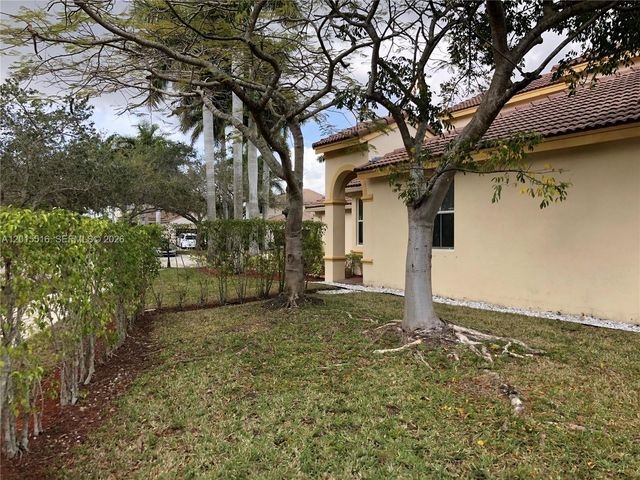 693 Live Oak Ln, Weston, FL 33327