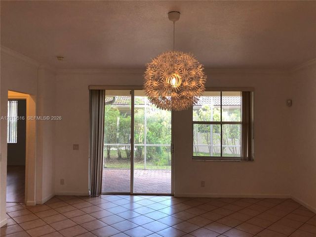 693 Live Oak Ln, Weston, FL 33327