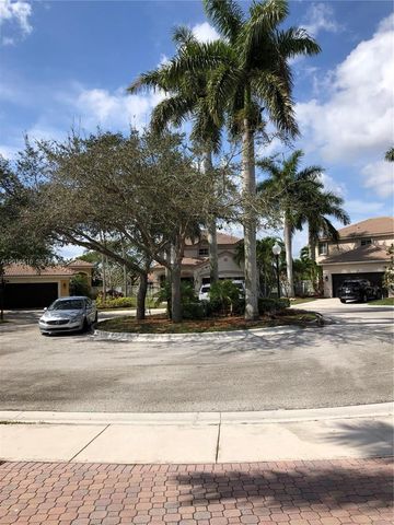 693 Live Oak Ln, Weston, FL 33327