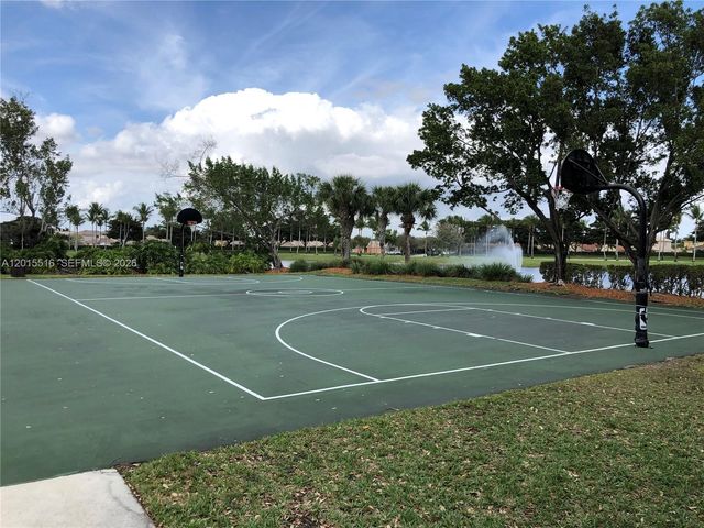 693 Live Oak Ln, Weston, FL 33327