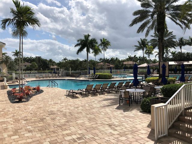 693 Live Oak Ln, Weston, FL 33327