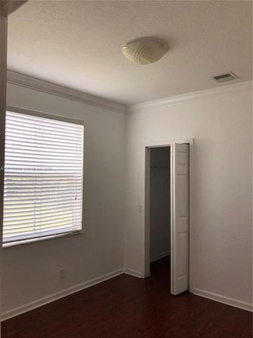693 Live Oak Ln, Weston, FL 33327