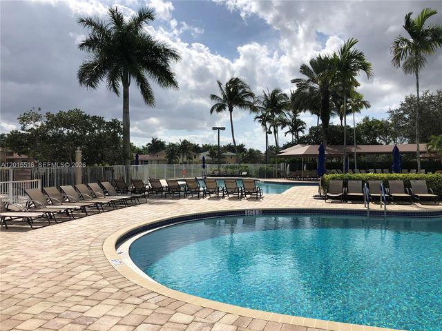 693 Live Oak Ln, Weston, FL 33327