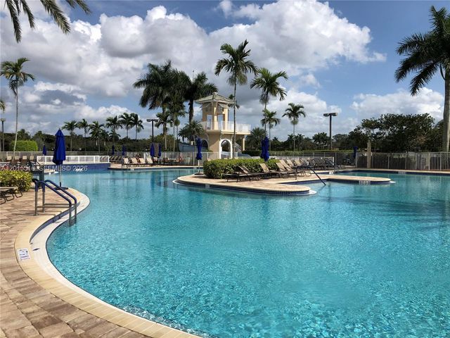 693 Live Oak Ln, Weston, FL 33327