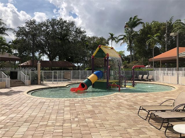 693 Live Oak Ln, Weston, FL 33327