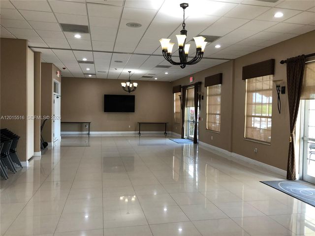 693 Live Oak Ln, Weston, FL 33327