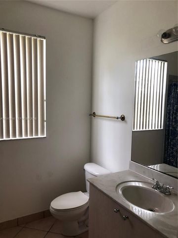 693 Live Oak Ln, Weston, FL 33327