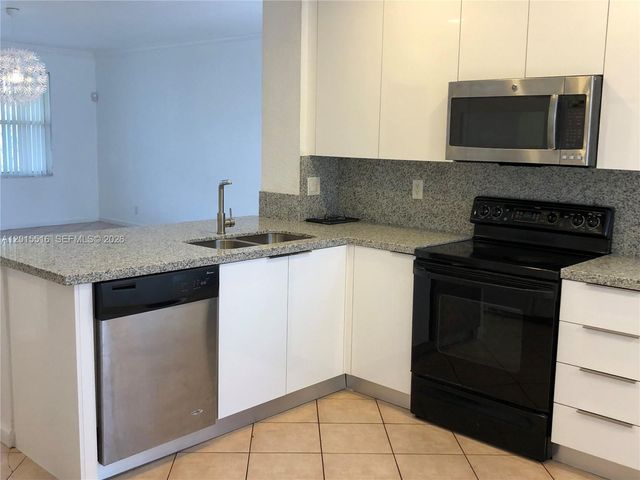 693 Live Oak Ln, Weston, FL 33327