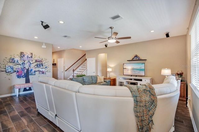 1888 JAINIC LOOP, Apopka, FL 32712