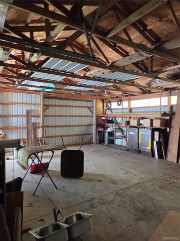 4305 N Hickory Ridge Road, Highland Charter Township, MI 48357