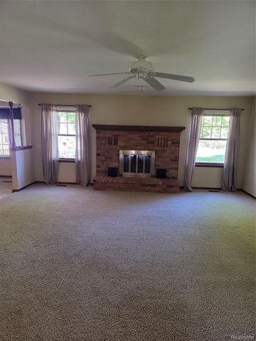 4305 N Hickory Ridge Road, Highland Charter Township, MI 48357