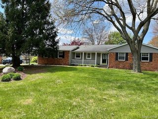 4305 N Hickory Ridge Road, Highland Charter Township, MI 48357