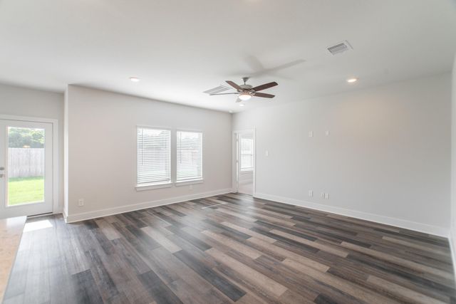 10313 S Goshawk Trail, Conroe, TX 77385