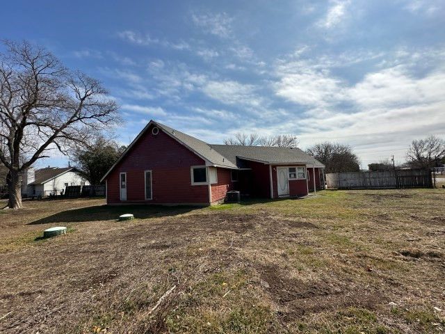 548 Spring River Drive, Martindale, TX 78655