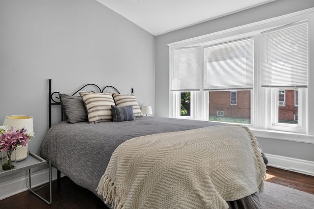 6559 S Eberhart Avenue, Chicago, IL 60637