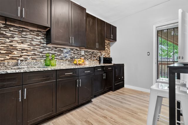 6559 S Eberhart Avenue, Chicago, IL 60637