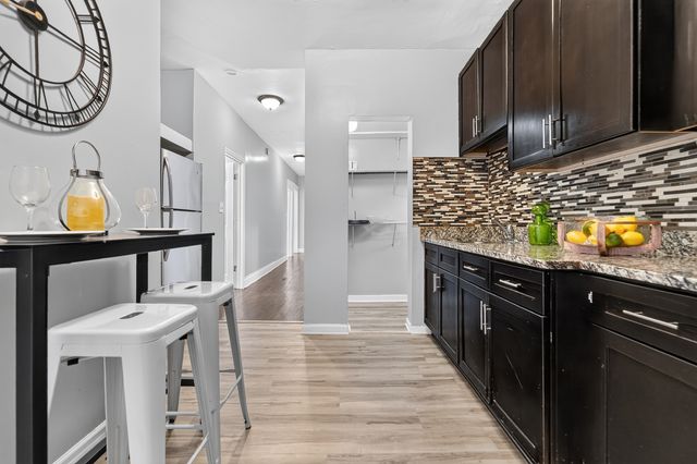 6559 S Eberhart Avenue, Chicago, IL 60637