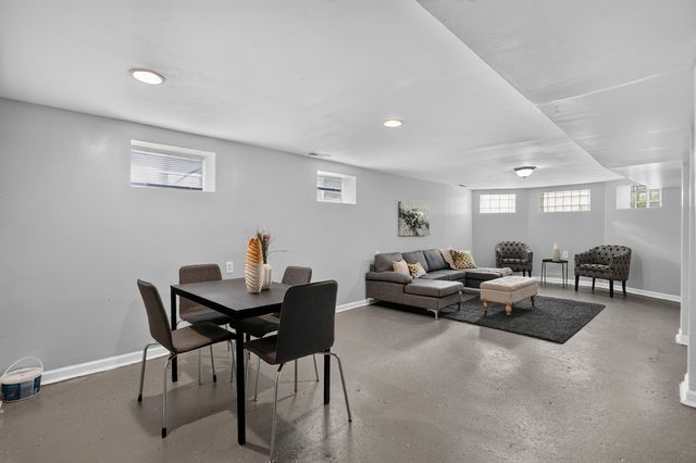 6559 S Eberhart Avenue, Chicago, IL 60637
