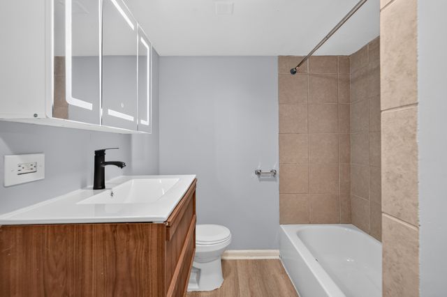 6559 S Eberhart Avenue, Chicago, IL 60637