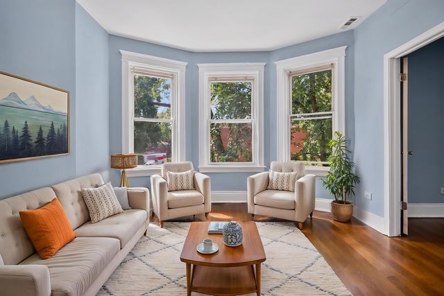 6559 S Eberhart Avenue, Chicago, IL 60637