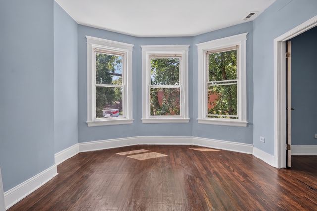 6559 S Eberhart Avenue, Chicago, IL 60637