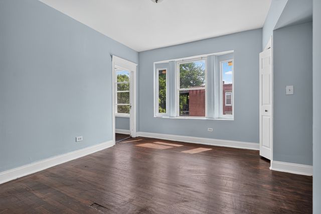 6559 S Eberhart Avenue, Chicago, IL 60637