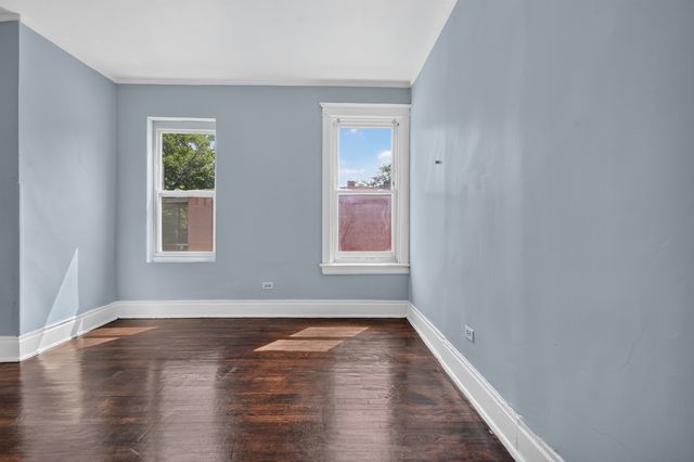 6559 S Eberhart Avenue, Chicago, IL 60637