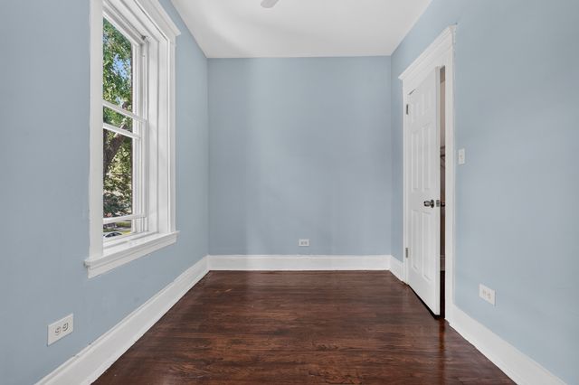 6559 S Eberhart Avenue, Chicago, IL 60637