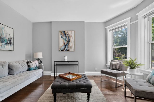 6559 S Eberhart Avenue, Chicago, IL 60637