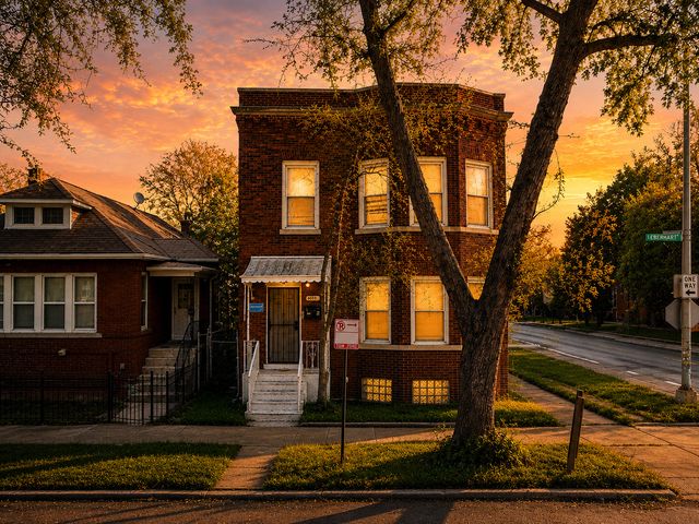 6559 S Eberhart Avenue, Chicago, IL 60637