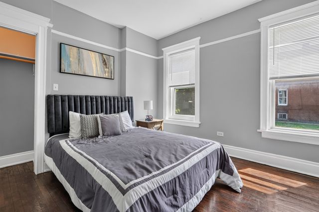 6559 S Eberhart Avenue, Chicago, IL 60637