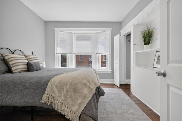 6559 S Eberhart Avenue, Chicago, IL 60637