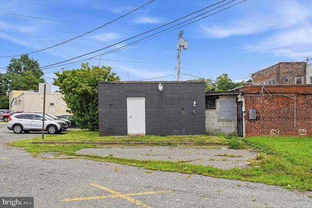 806 POWELL AVE, Darby, PA 19023