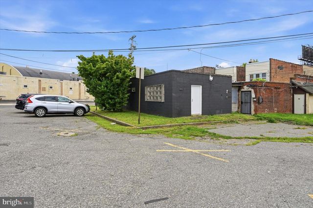 806 POWELL AVE, Darby, PA 19023