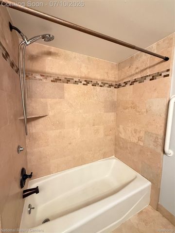 212 Pinewood Drive 22, Plymouth, MI 48170