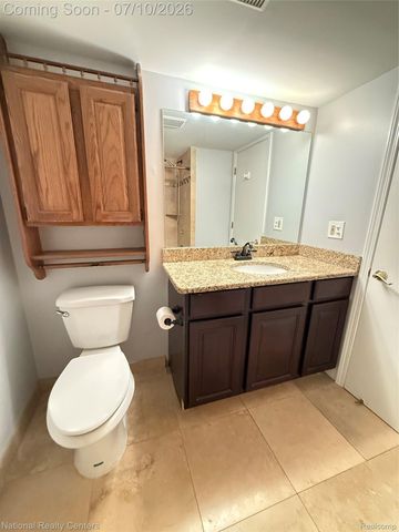 212 Pinewood Drive 22, Plymouth, MI 48170
