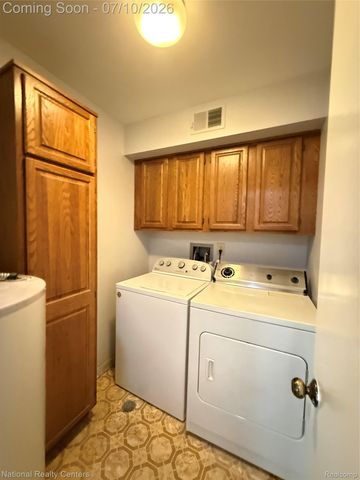 212 Pinewood Drive 22, Plymouth, MI 48170