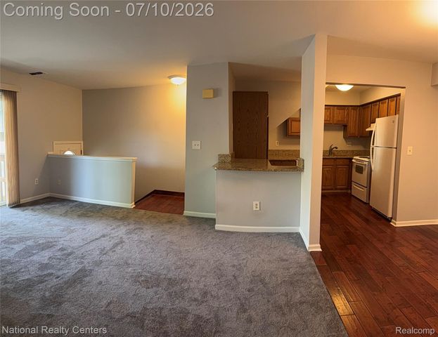 212 Pinewood Drive 22, Plymouth, MI 48170