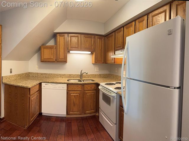 212 Pinewood Drive 22, Plymouth, MI 48170